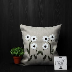 وسادة زينة منقوش عليها 9